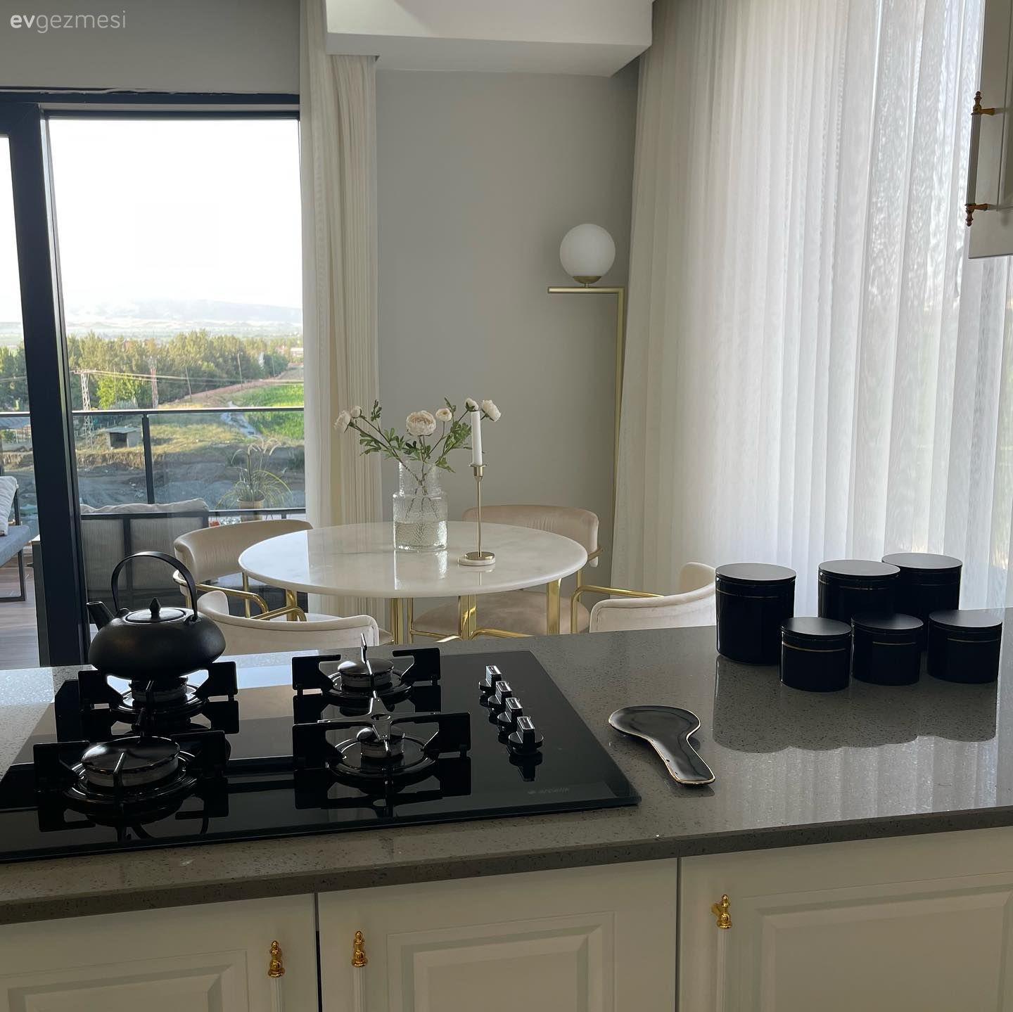Mutfak, Beyaz, Siyah, Altın, Sandalye, Mutfak masası, Mutfak aksesuarları