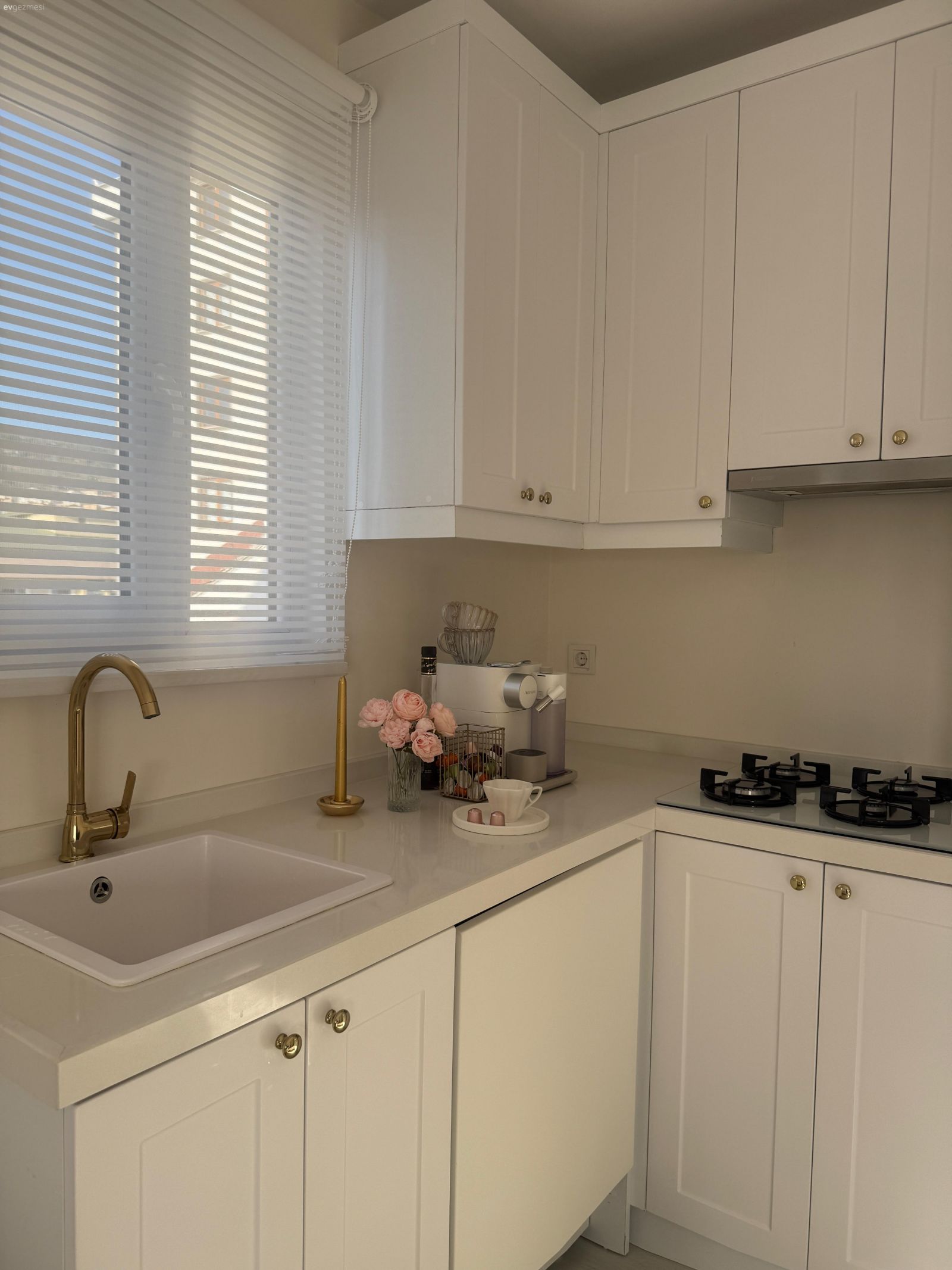 Amerikan Mutfak, Mutfak, Beyaz, Mutfak tezgahı, Mutfak tezgah arası, Jaluzi