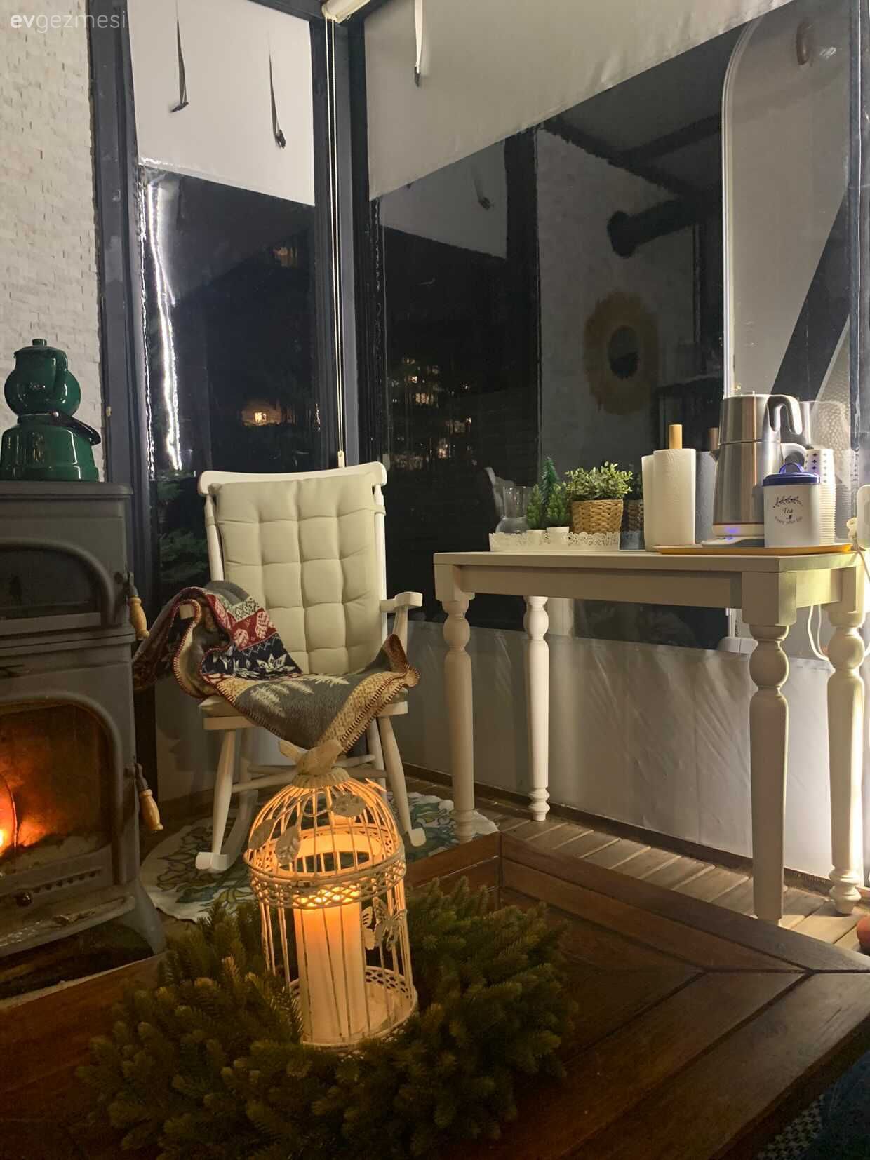 Karavan Parkının İçinde Bir Küçük Kulübe: Gezgin Ailenin Kış Bahçesi