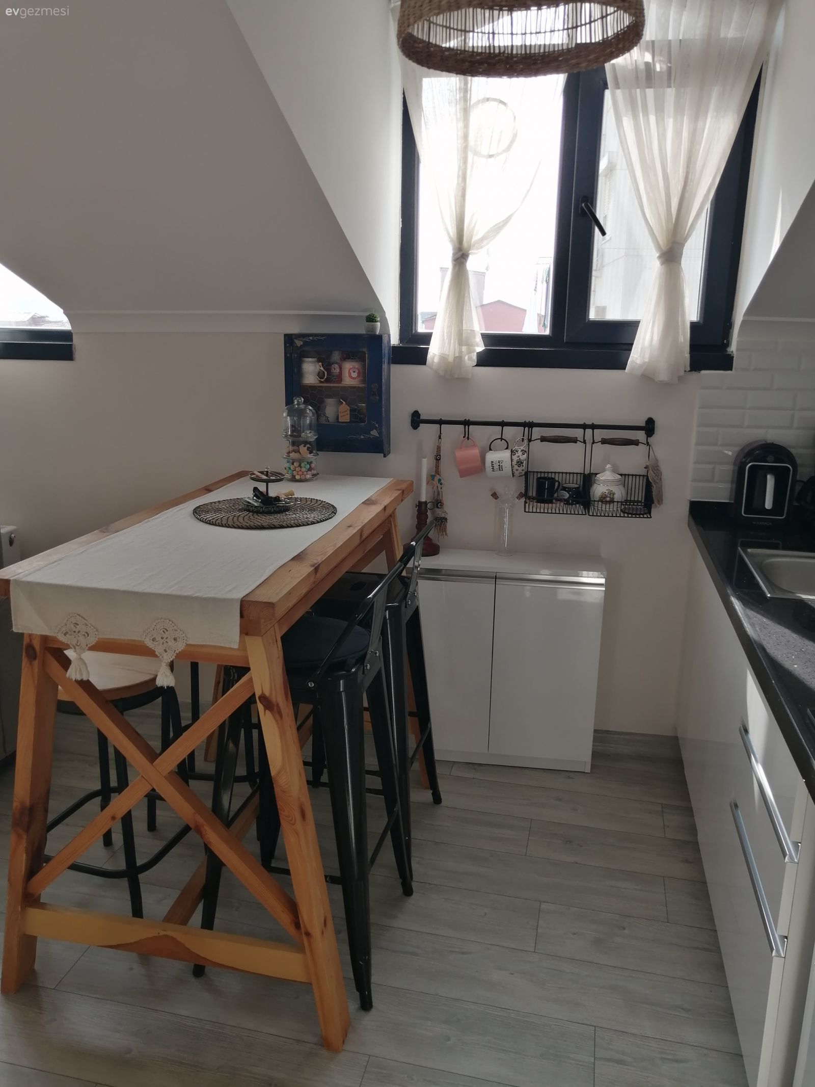 Amerikan Mutfak, Mutfak, Beyaz, Siyah, Ahşap Mobilya, Bar masa & sandalyeleri, Mutfak tezgahı, Mutfak tezgah arası, Mutfak perdesi, Parke