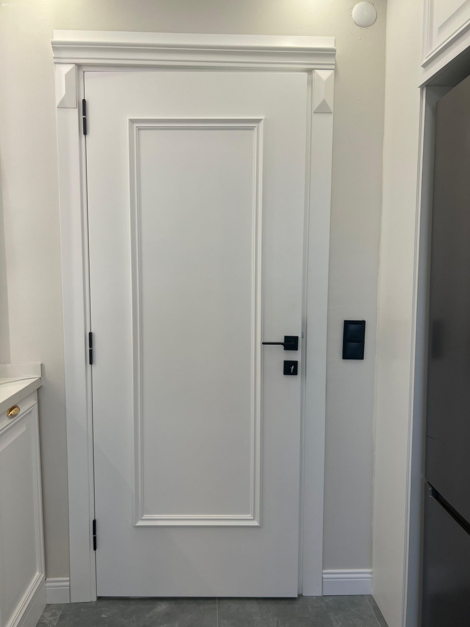 Kapı , Beyaz kapı, Beyaz