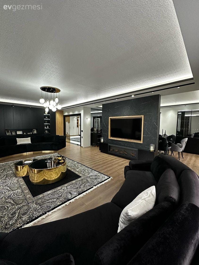 Salon, Klasik, Siyah, Altın, Tv ünitesi, Tv ünitesi aksesuarları, Ev Aksesuar, Koltuk takımı, Orta sehpa, Sehpa, Halı, Salon halısı, Led aydınlatma, Aydınlatma, Avize, Salon avizesi