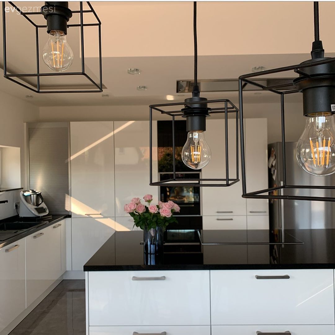 Mutfak, Beyaz, Siyah, Modern mutfak, Mutfak tezgahı, Mutfak tezgah arası, Avize, Aydınlatma