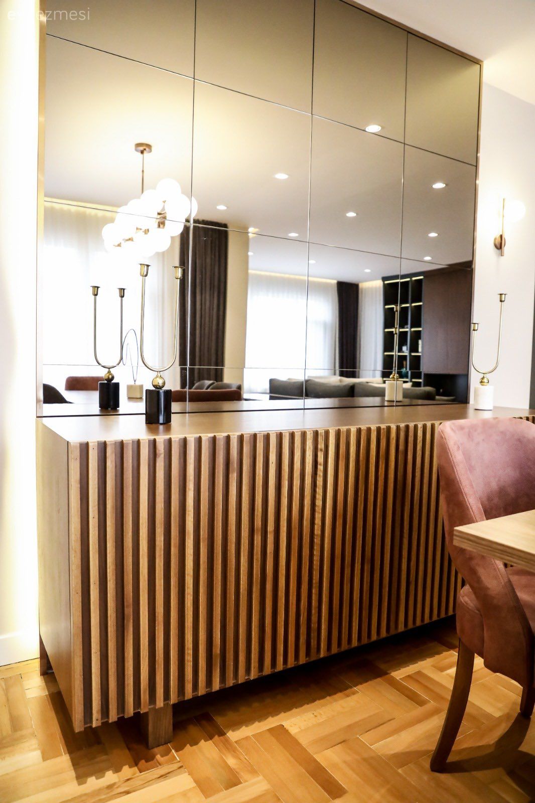 Bu İstanbul Evinde Özel Tasarımlar Ahşapla Sıcaklık Kazanmış!