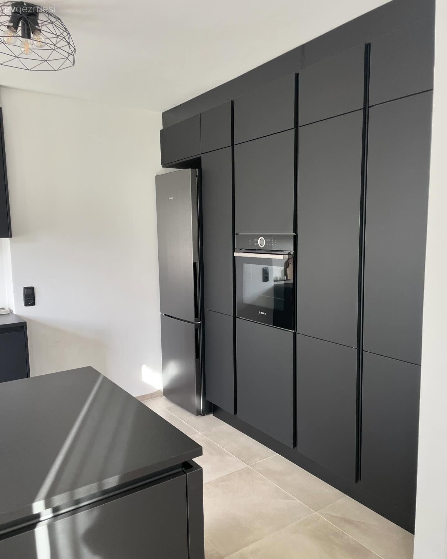 Siyah mutfak, Mutfak, Ekstra mutfak dolabı, Mutfak aksesuarları, Kulpsuz mutfak dolabı, Ada mutfak