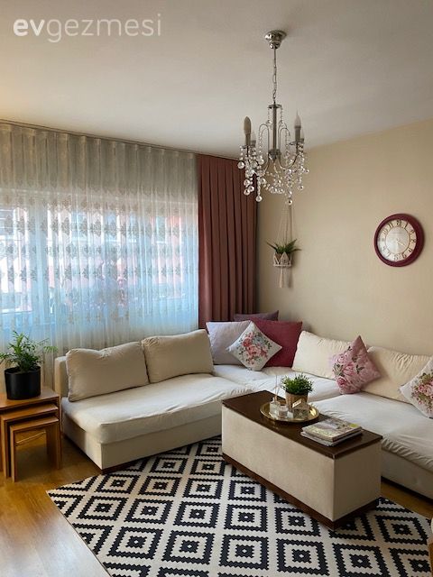 Beyaz Koltuk Kombinleri: Sitemizdeki Evlerden Örnekler