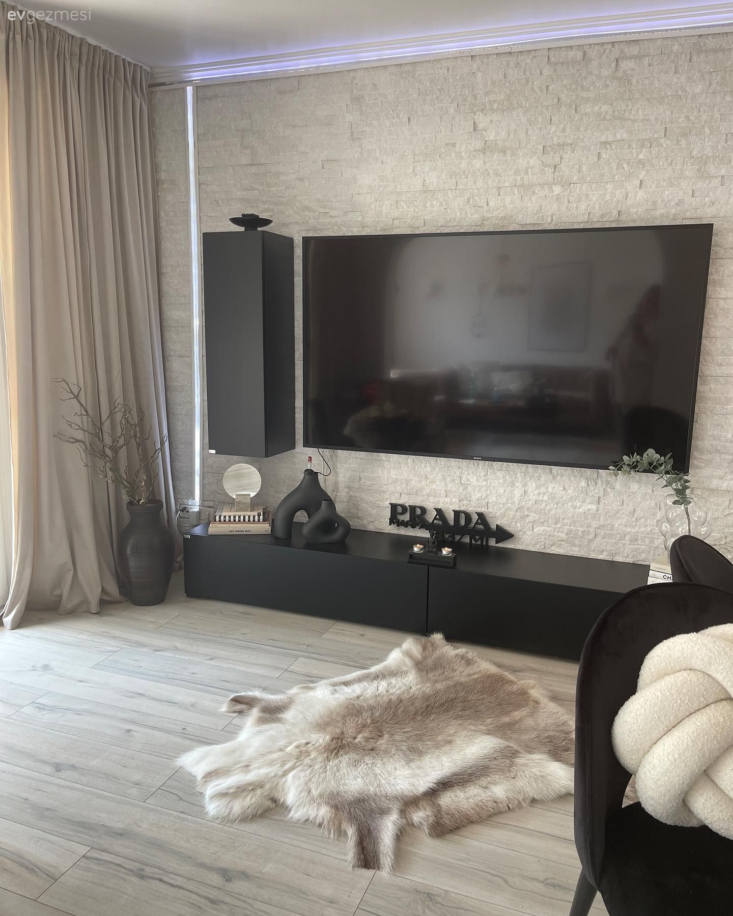 Yılda Bir Değişen Bu Evde Sabit Olan Şey Toprak Tonları!