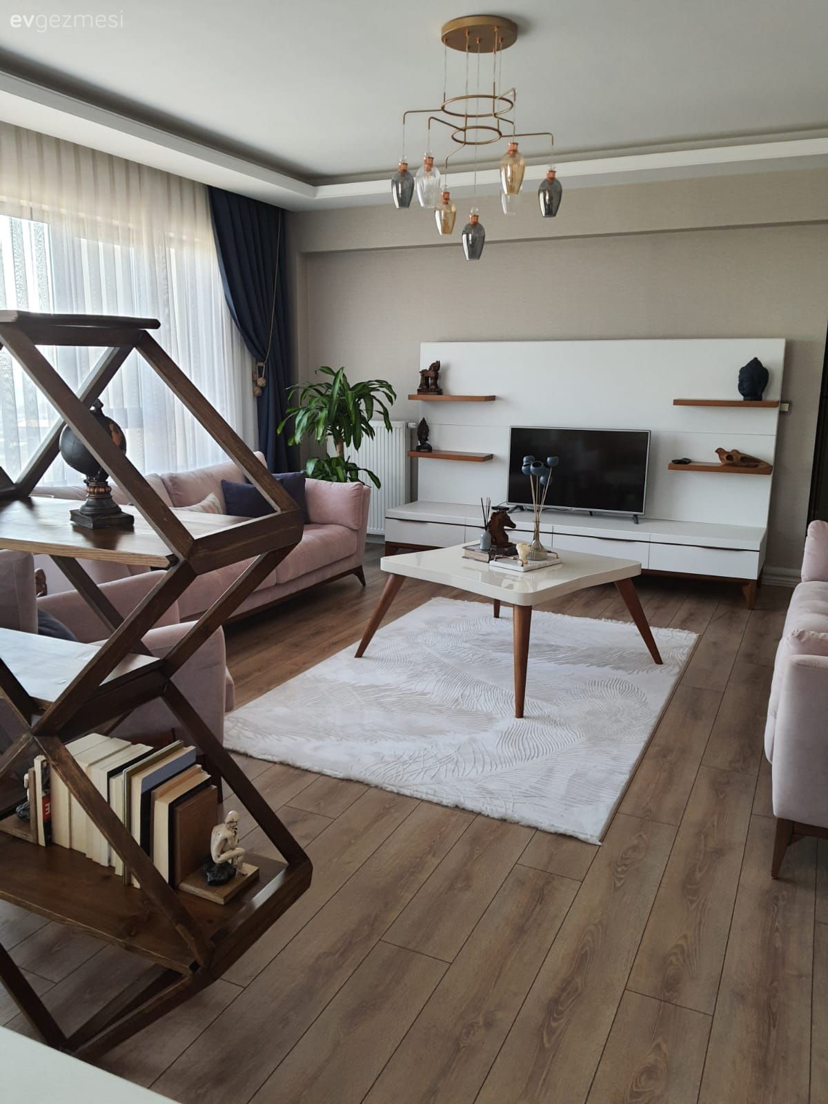 Bu  Ankara Evinde Pastel Tonlar Ahşaplarla Sıcaklık Kazanmış