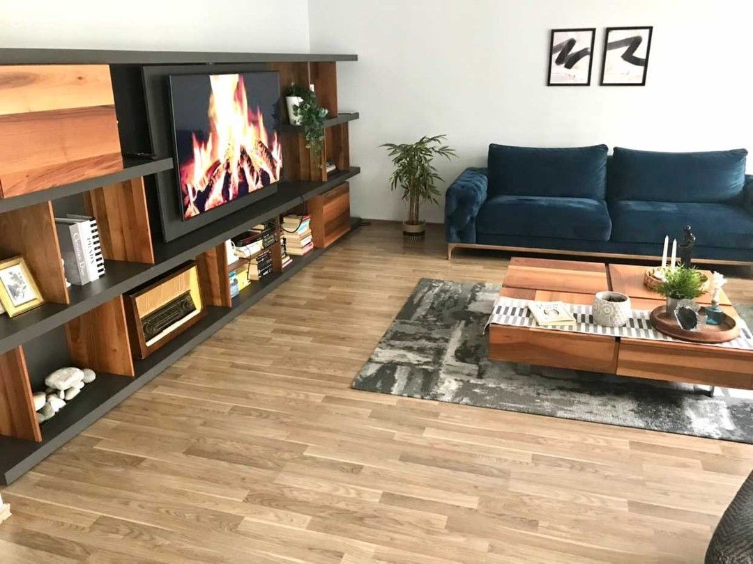 Sağı Solu Ahşap Olan Bu Evin Sıcaklık Kaynağı Belli