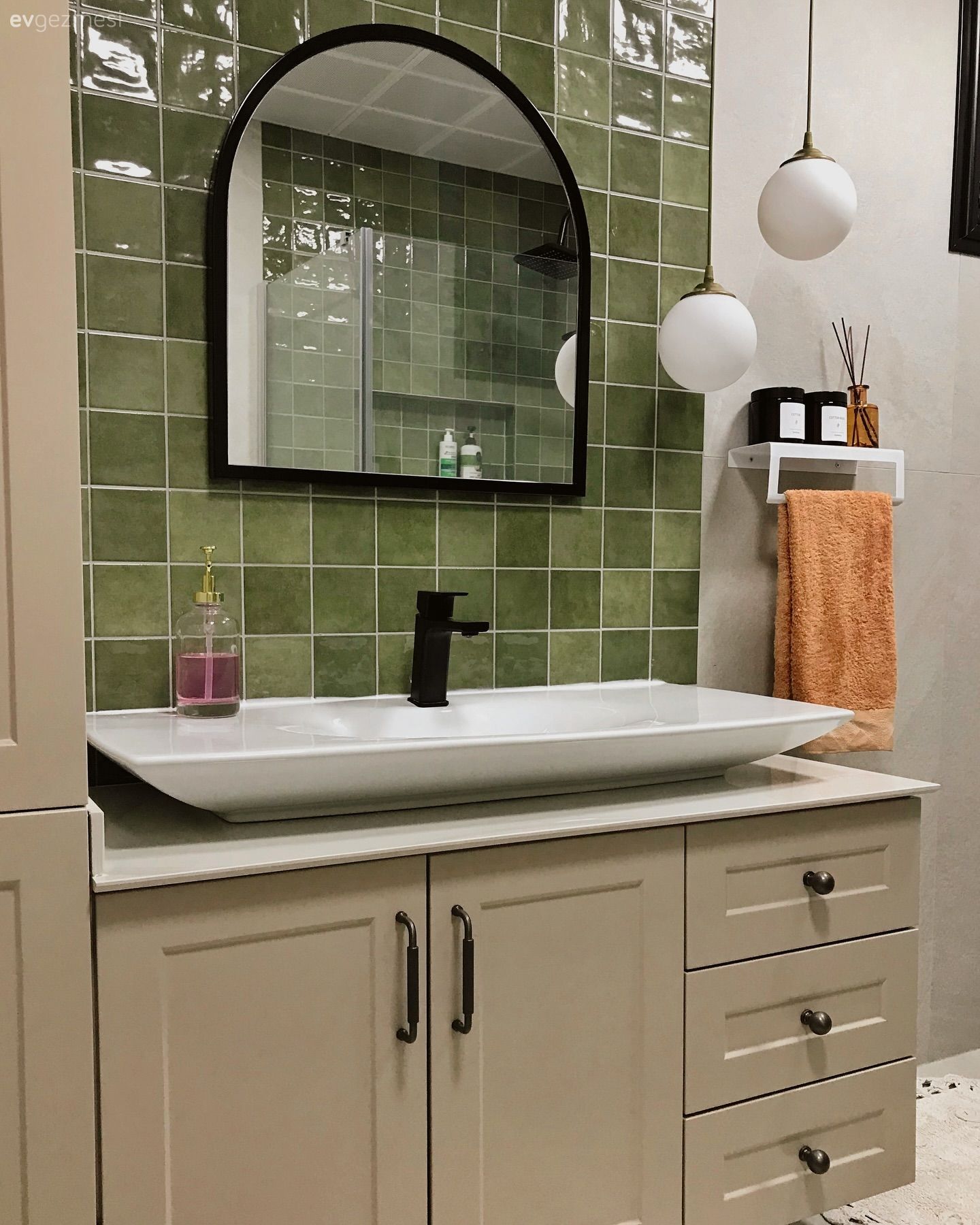 Banyo dolabı, Banyo, Krem, Beyaz, Siyah, Yeşil, Banyo seramikleri, Banyo aynası, Banyo aydınlatması