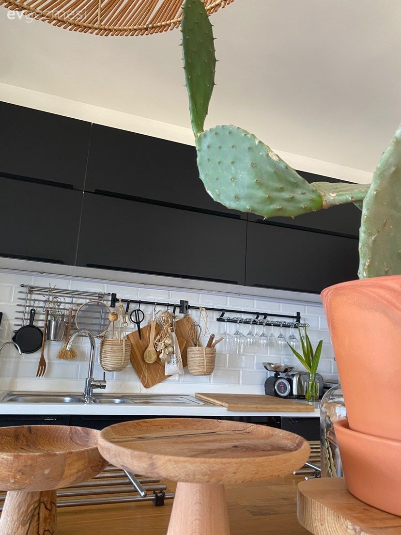 Mutfak, Siyah mutfak, Mutfak aksesuarları, Beyaz, Mutfak tezgahı, Mutfak tezgah arası