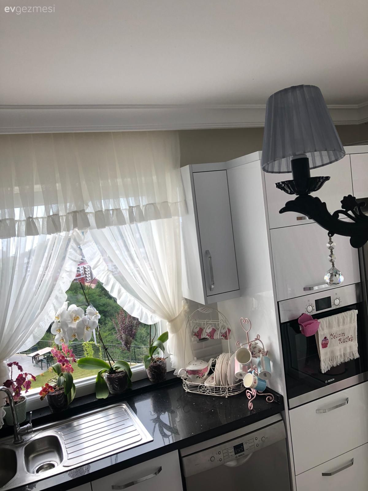 Beyaz, Mutfak, Siyah, Mutfak Avize Modelleri, Sandalye, Mutfak masası, Mutfak perdesi, Ankastre