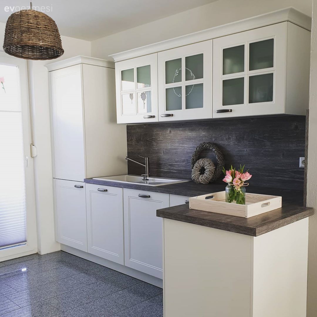 Mutfak, Beyaz, Siyah, Ankastre, Mutfak tezgahı, Mutfak tezgah arası, Mutfak rafı, Mutfak Avize Modelleri, Mutfak zemin seramikleri, Gri, Hasır avize, Country mutfak, Mutfak yarım adası