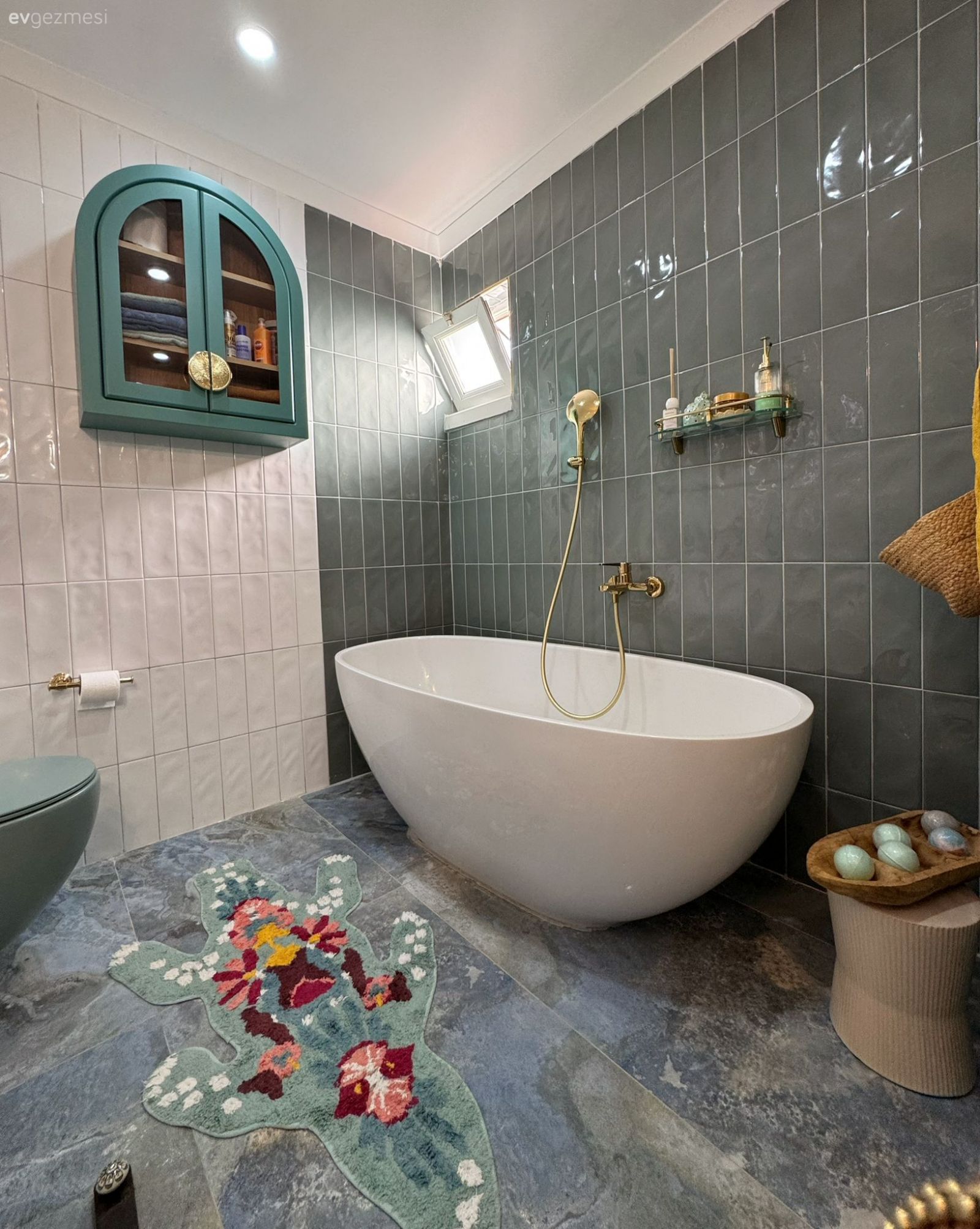 Hem Salaş Hem Lüks: Silivri'de Sürprizlerle Dolu Bir Ev