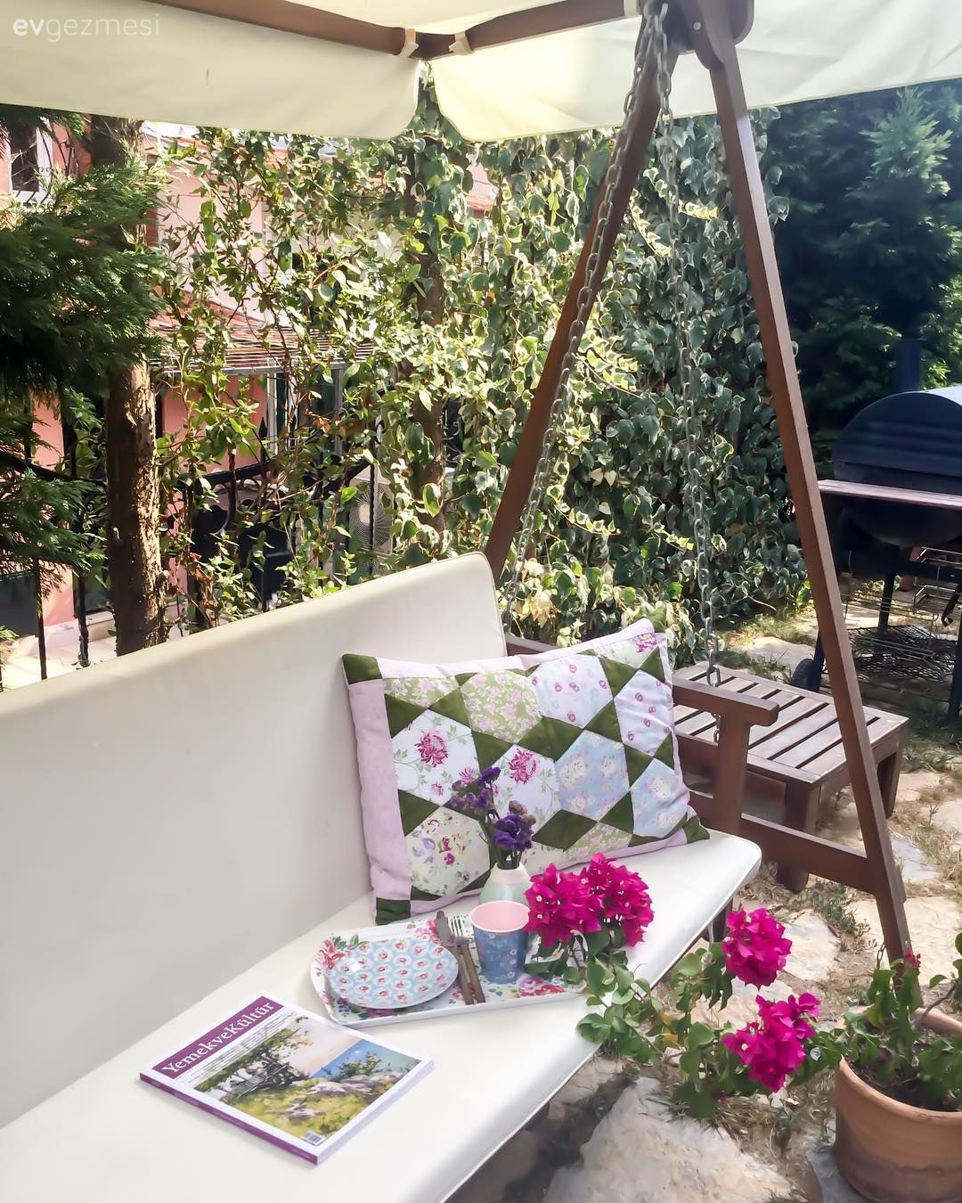 Bahçe, Çiçekler, Salıncak