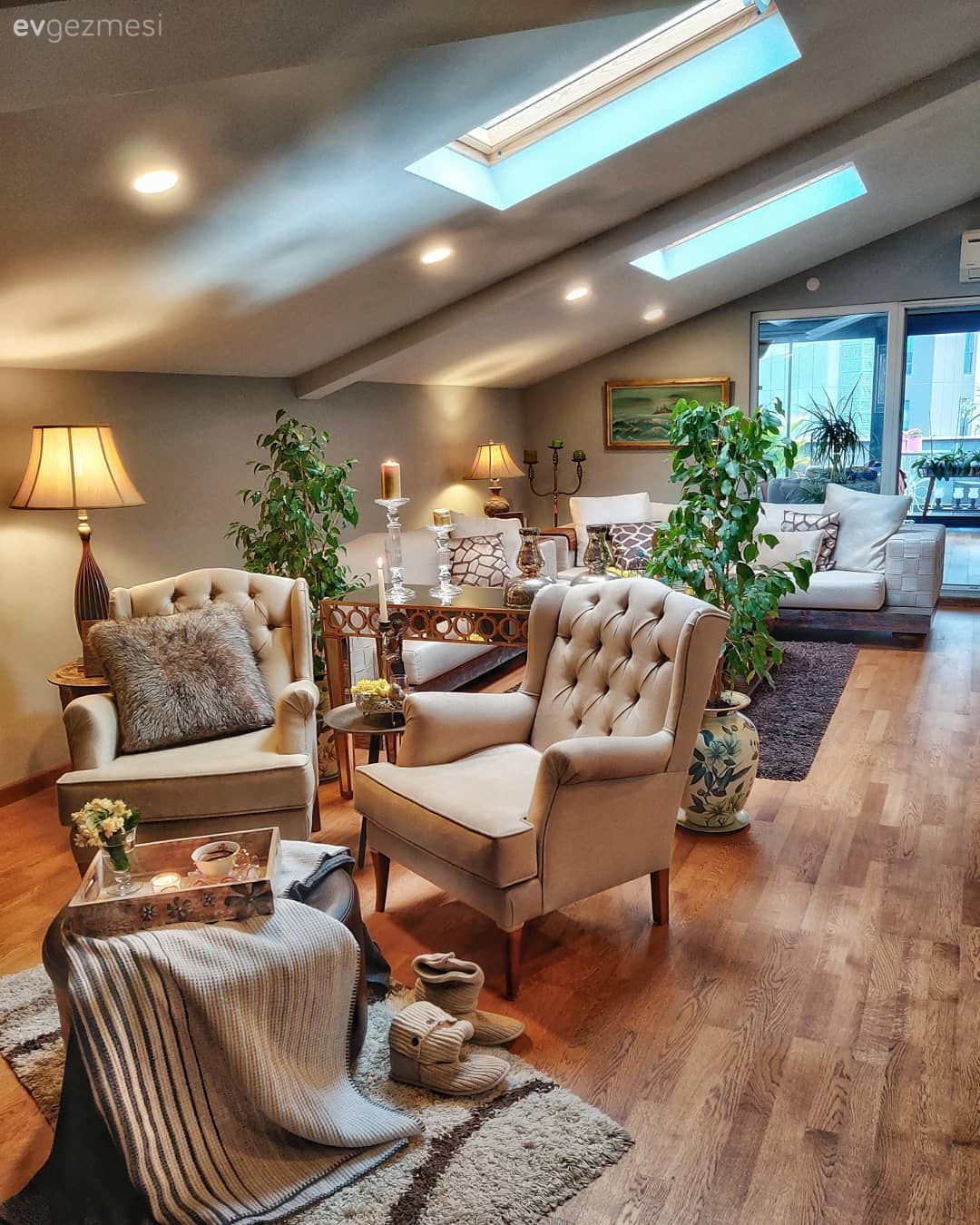 Bu Apartman Dairesi 10. Kata Bahçeli Bir Ev Hissini Taşımış