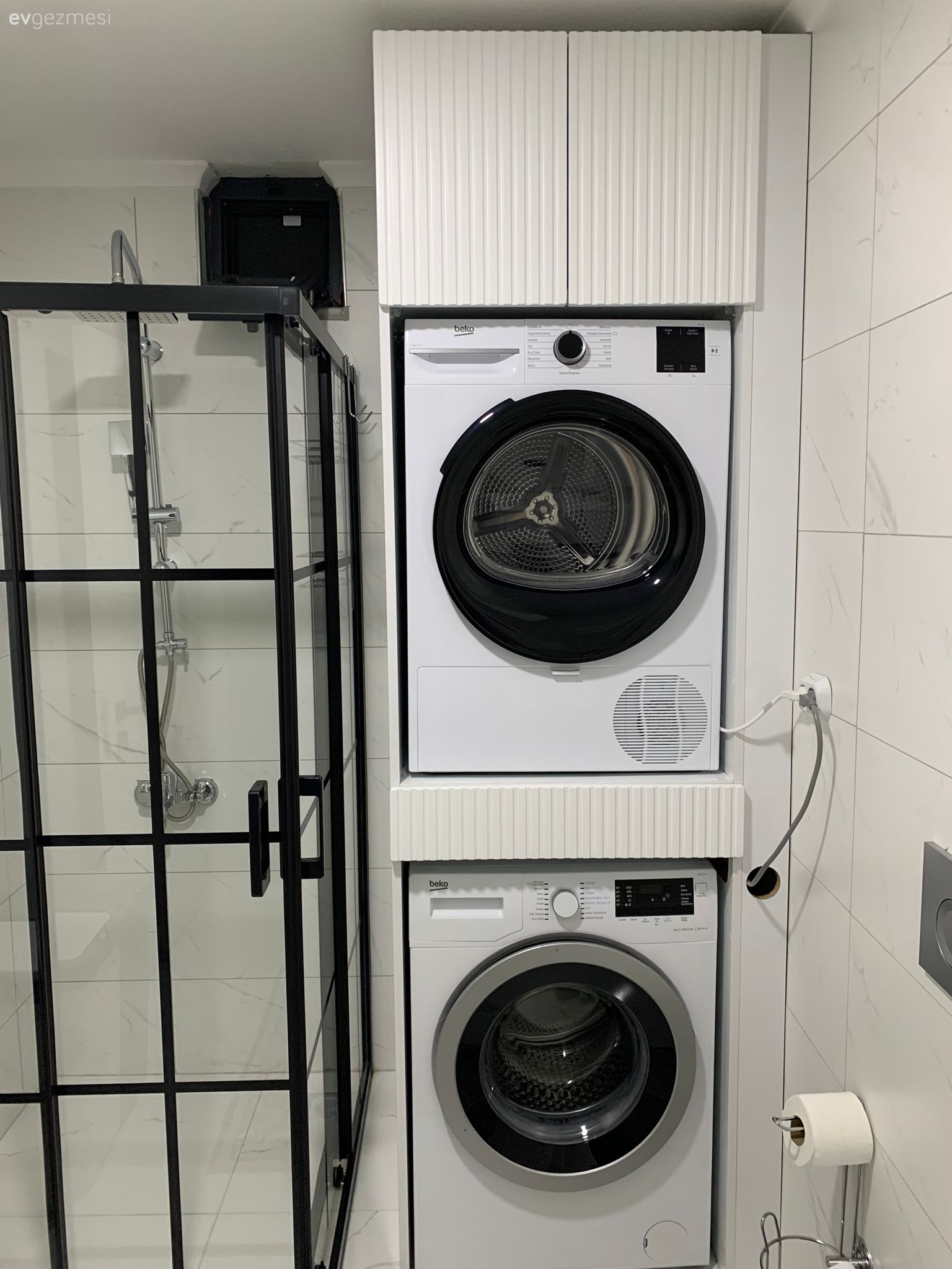 Bursa'daki Bu Mutfakta Beyaz Koltuklar Özel Tasarımlarla Desteklenmiş!