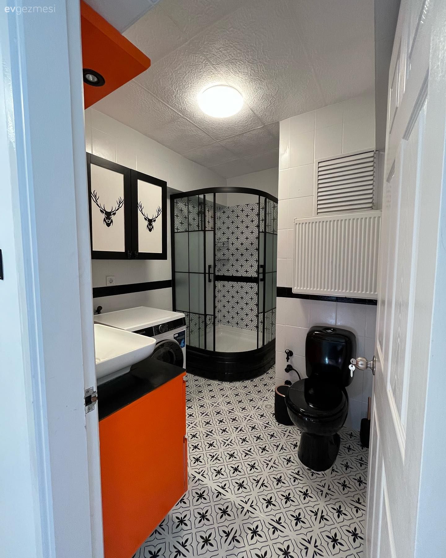 Öncesi&Sonrası: Sıra Dışı Renk Birlikteliklerine Alan Tanıyan Bir Banyo!