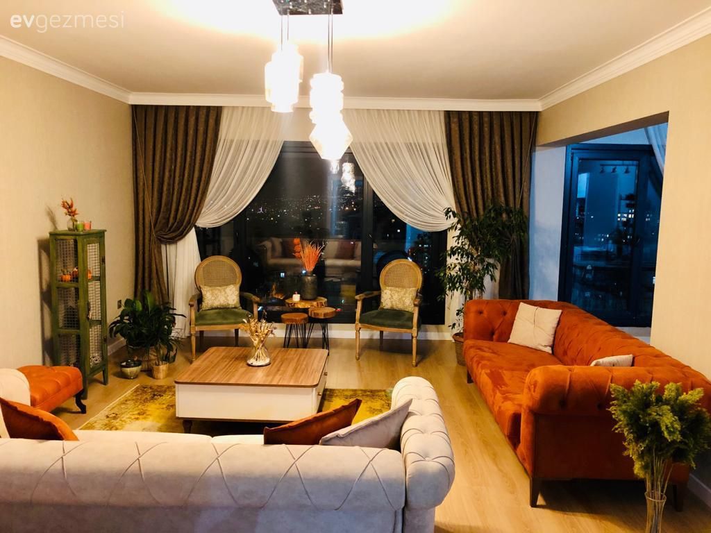 Bu Ankara Evinde Mobilyalar Sıcaklık Ayarını Bir Hayli Yükseltmiş