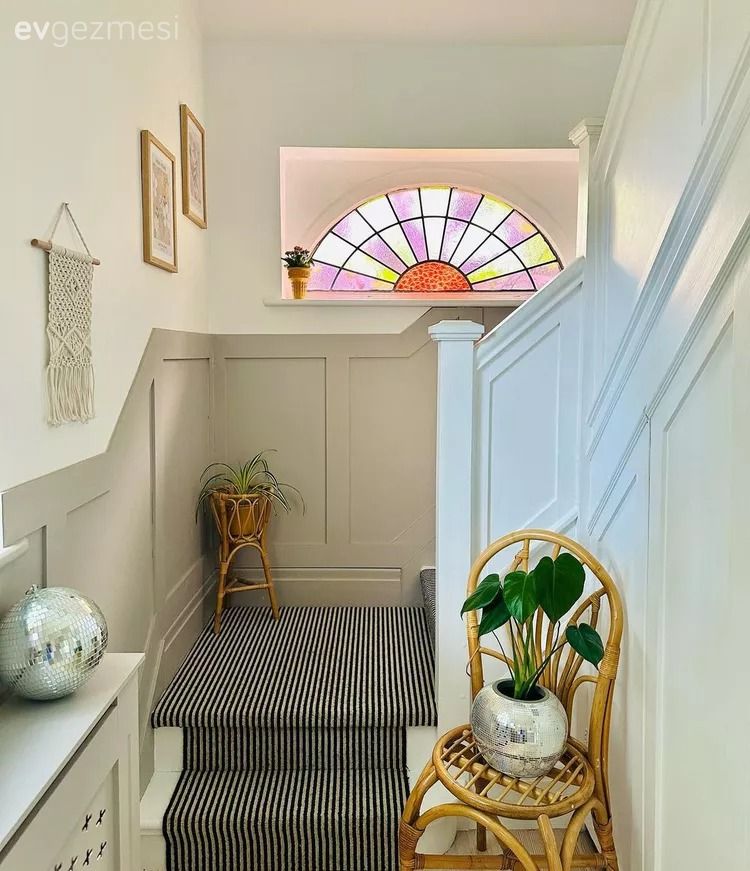 Farklı Odalara Çok Yakışan 15 Vitray Pencere Modeli