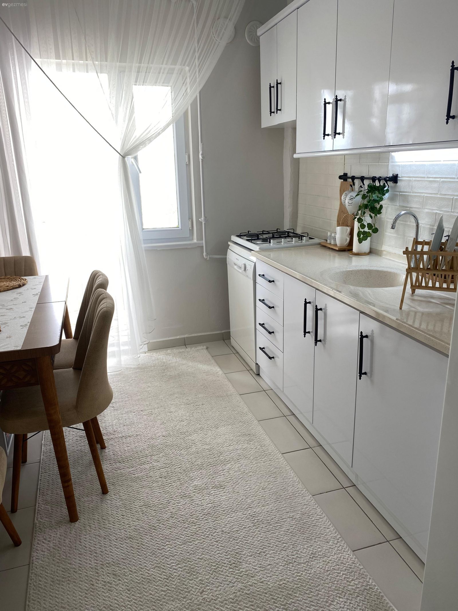 Mutfak, Beyaz, Mutfak aksesuarları, Mutfak sandalyesi, Mutfak masası, Mutfak tülü, Mutfak perdesi