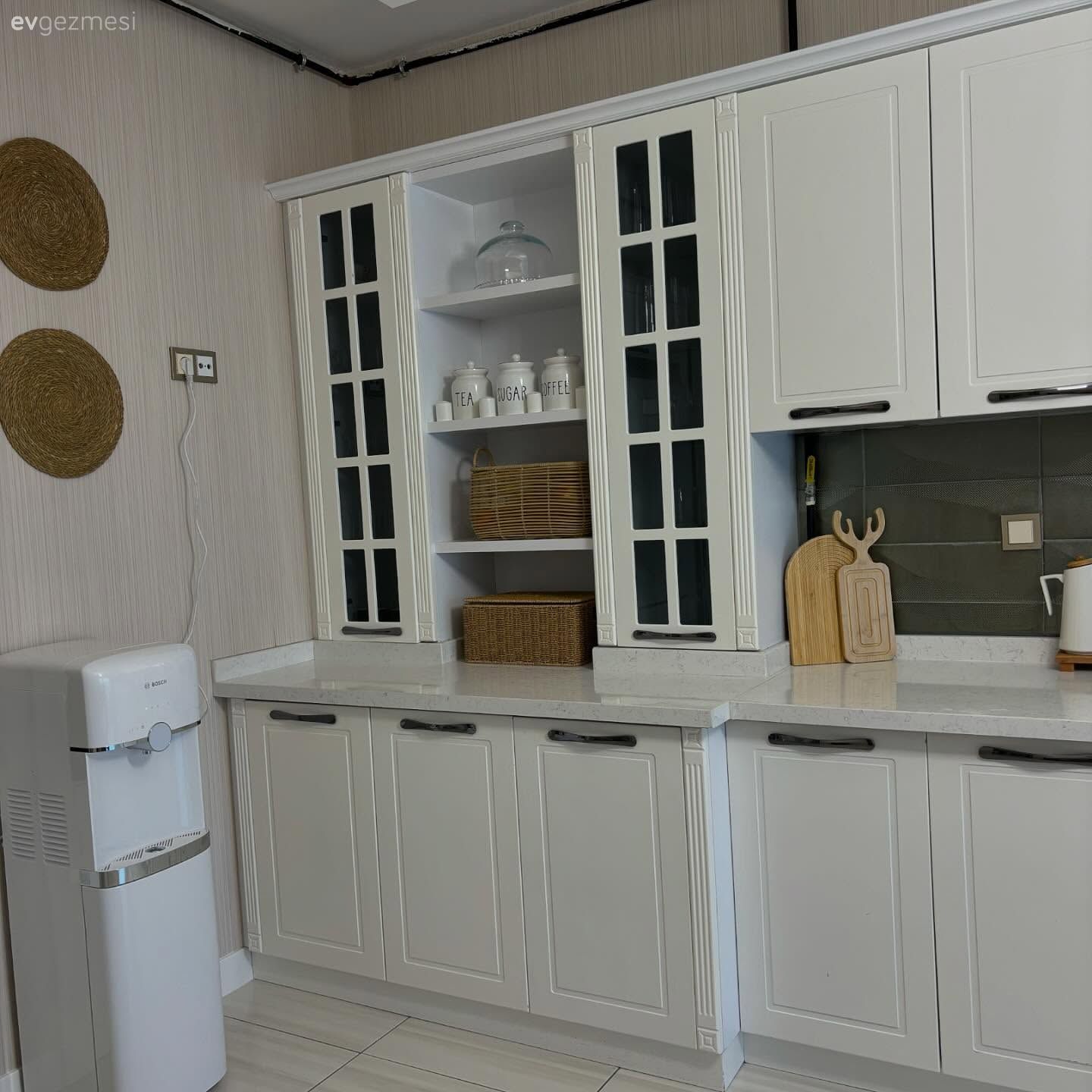 Bu Mutfakta Tezgah Arasındaki Seramikler İllüzyonist!