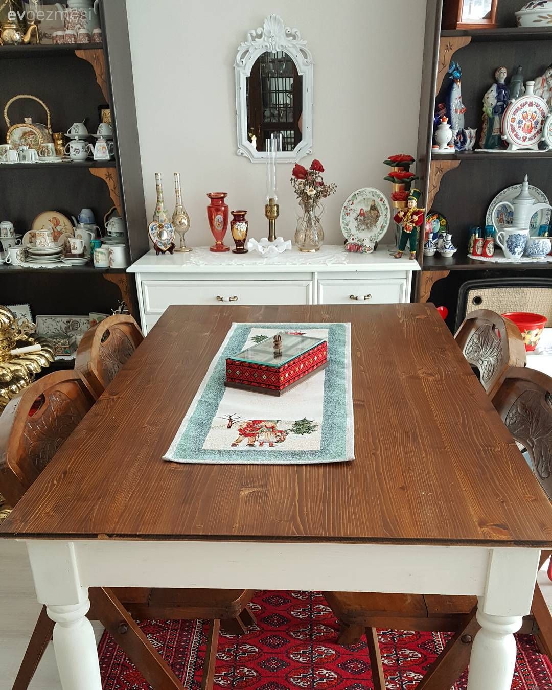 Ahşap Mobilya, Yemek masası, Sandalye, Beyaz, Kahverengi, Konsol, Konsol üzeri dekoratif objeleri, Dekoratif Objeler, Masa örtüsü, Ev tekstili