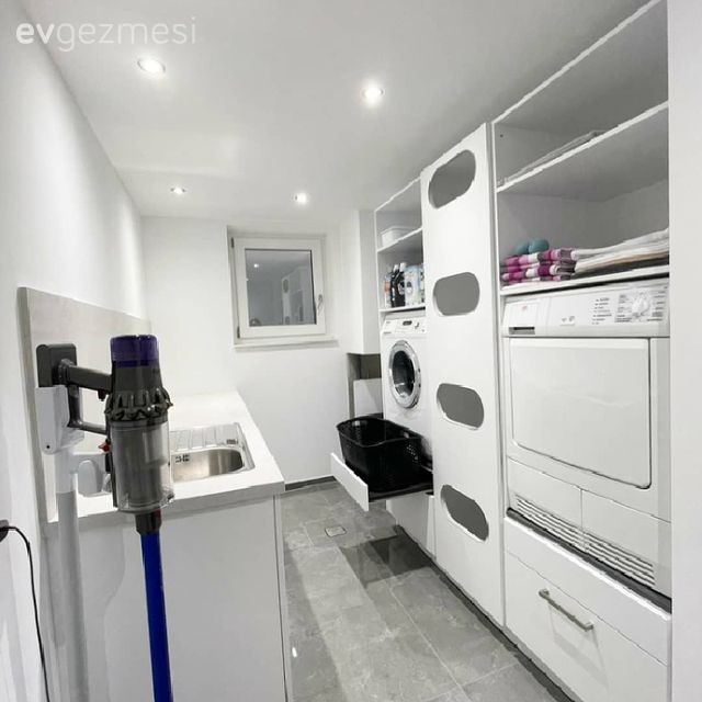 Çamaşır odası, Beyaz, Zemin seramikleri, Spot aydınlatma, Aydınlatma