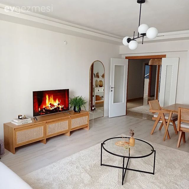 Salon, İskandinav, Beyaz, Ahşap Mobilya, Koltuk takımı, Beyaz koltuk, Halı, Salon halısı, Vazo, Ev Aksesuar, Kırlent, Ev tekstili, Duvar dekorasyonu, Dekoratif Objeler, Tv ünitesi, Tv ünitesi aksesuarları, Boy aynası, Ayna, Sandalye, Yemek masası, Avize, Aydınlatma