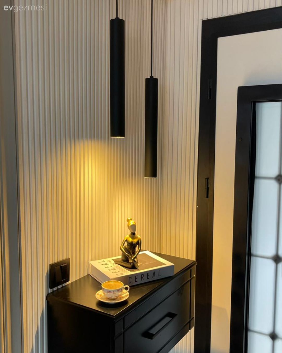 Duvar çıtalama, Siyah, Beyaz, Krem, Kapı 