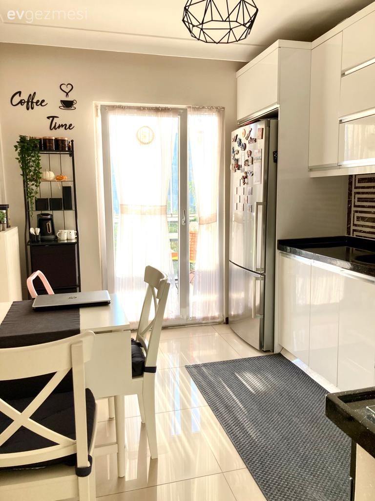 İskandinav Esintili Bu Ev Siyah, Beyaz ve Griyi Birbirinden Ayırmamış!