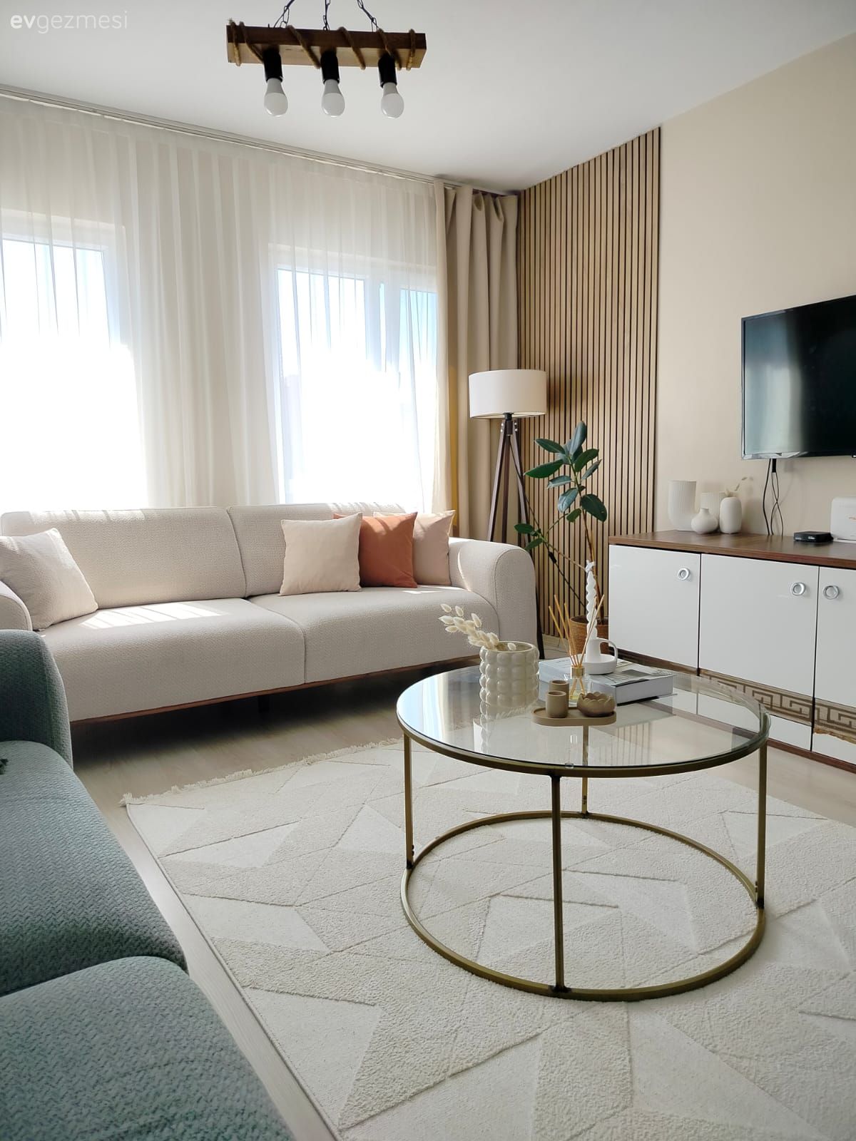 Modern ve Sıcak Bir Salon İçin 10 Kolay Uygulama