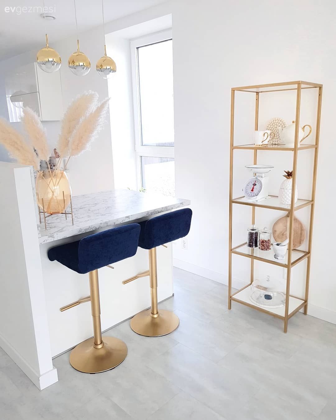 Bu Şık Evin Her Köşesinde Altının Işıltısı Var