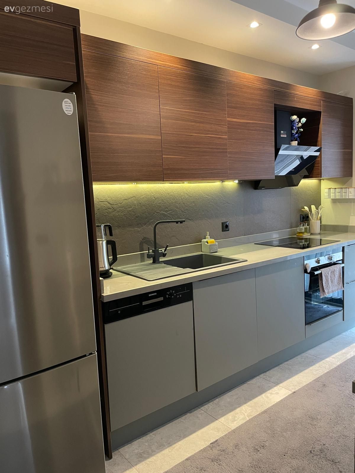 Mutfak, Modern, Ahşap Mobilya, Gri, Siyah, Bej, Mutfak tezgahı, Mutfak tezgah arası, Ankastre, Davlumbaz, Led aydınlatma, Aydınlatma, Mutfak aksesuarları