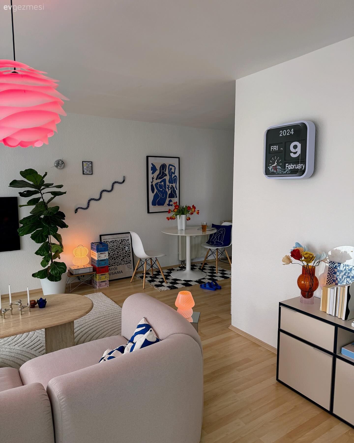 Japandi Stilin Hakim Olduğu Bu Evde Maviler Göz Bebeği!