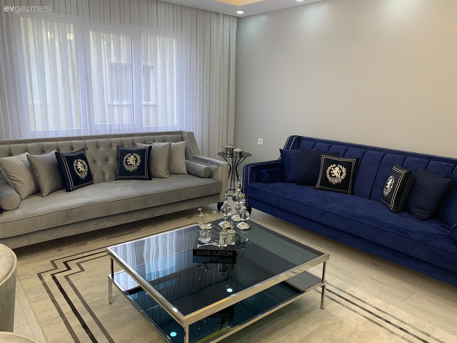 Salon, Art deko, Gri, Parlament mavisi, Gümüş, Koltuk takımı, Kırlent, Ev tekstili, Tül perde, Perde, Orta sehpa, Sehpa, Halı, Salon halısı, Sehpa üstü aksesuarı, Ev Aksesuar, Siyah