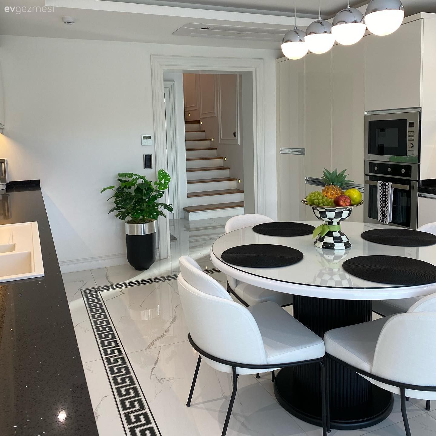 Havuza Bakan Bu İzmir Mutfağında Keyifler Hep Tavan!