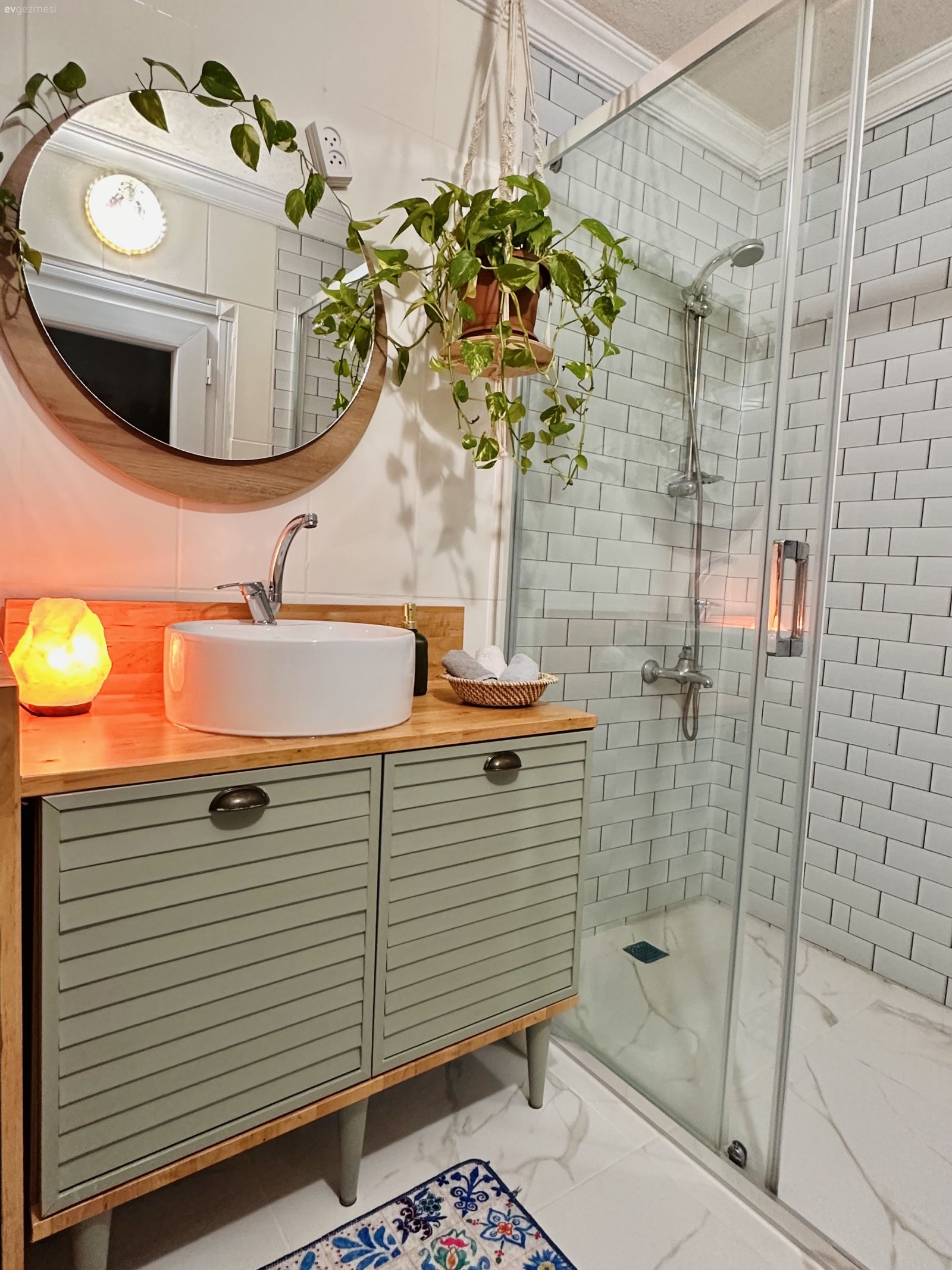 Bu İstanbul Evinde Sade Duvarlar Pek De Sevilmiyor!