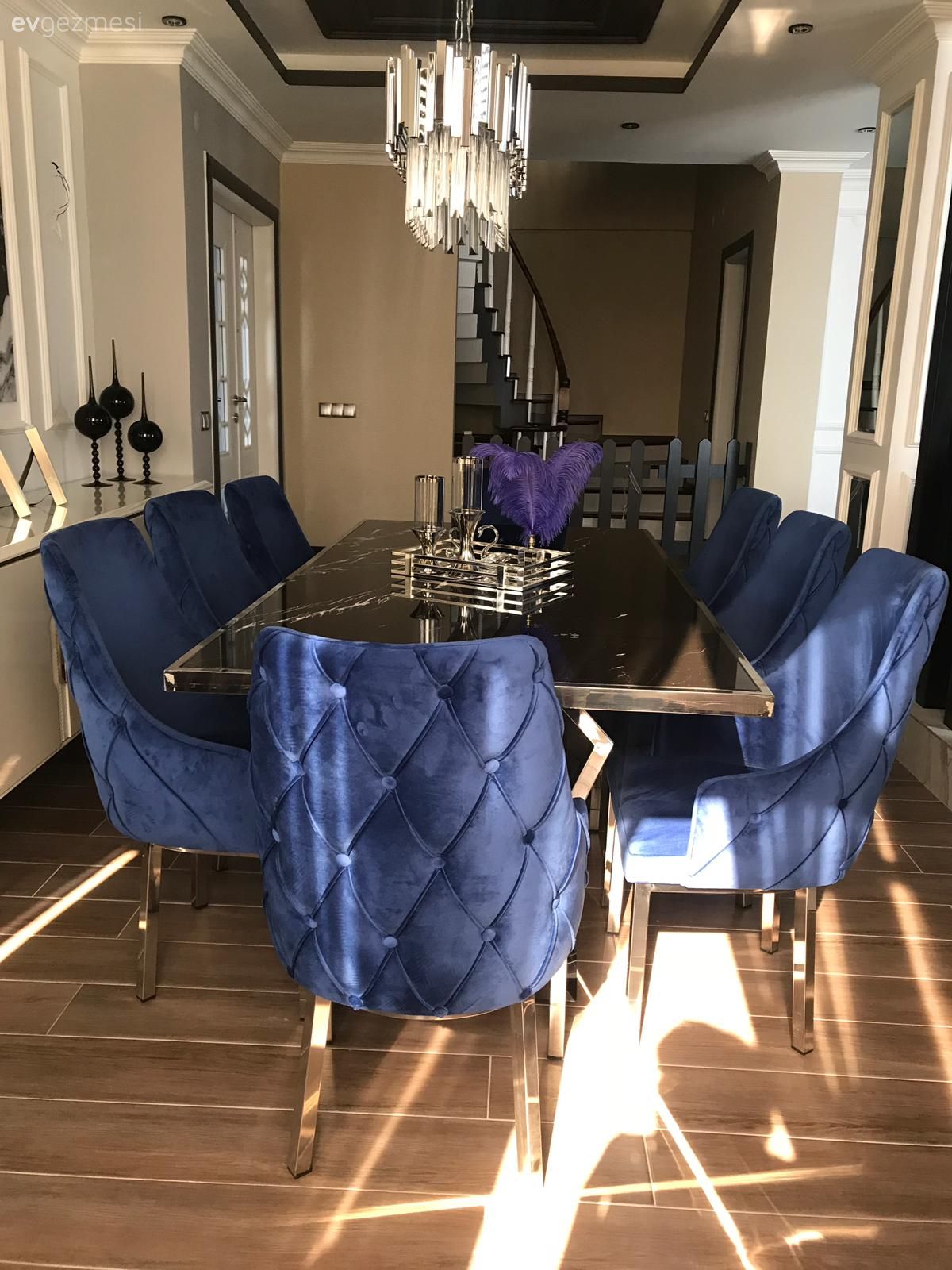 Yemek Odası, Art deko, Parlament mavisi, Beyaz, Gümüş, Sandalye, Yemek masası, Yemek odası avizesi, Tavan dekorasyon, Dekoratif Objeler, Şamdan, Ev Aksesuar