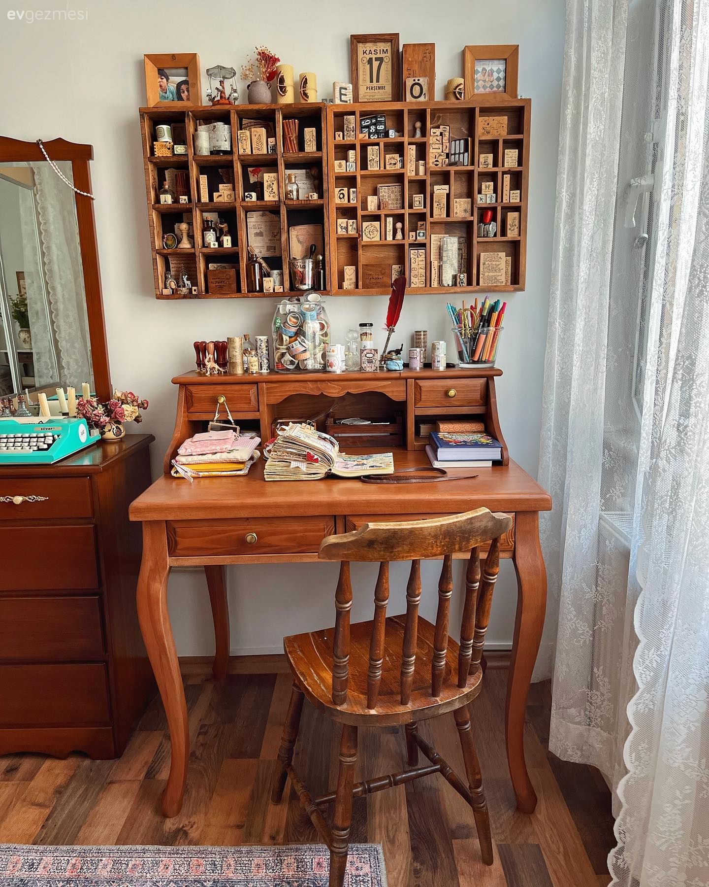 Bu İstanbul Evinin Özgün Ruhu Duvarlardaki Etaminlerden Anlaşılıyor!