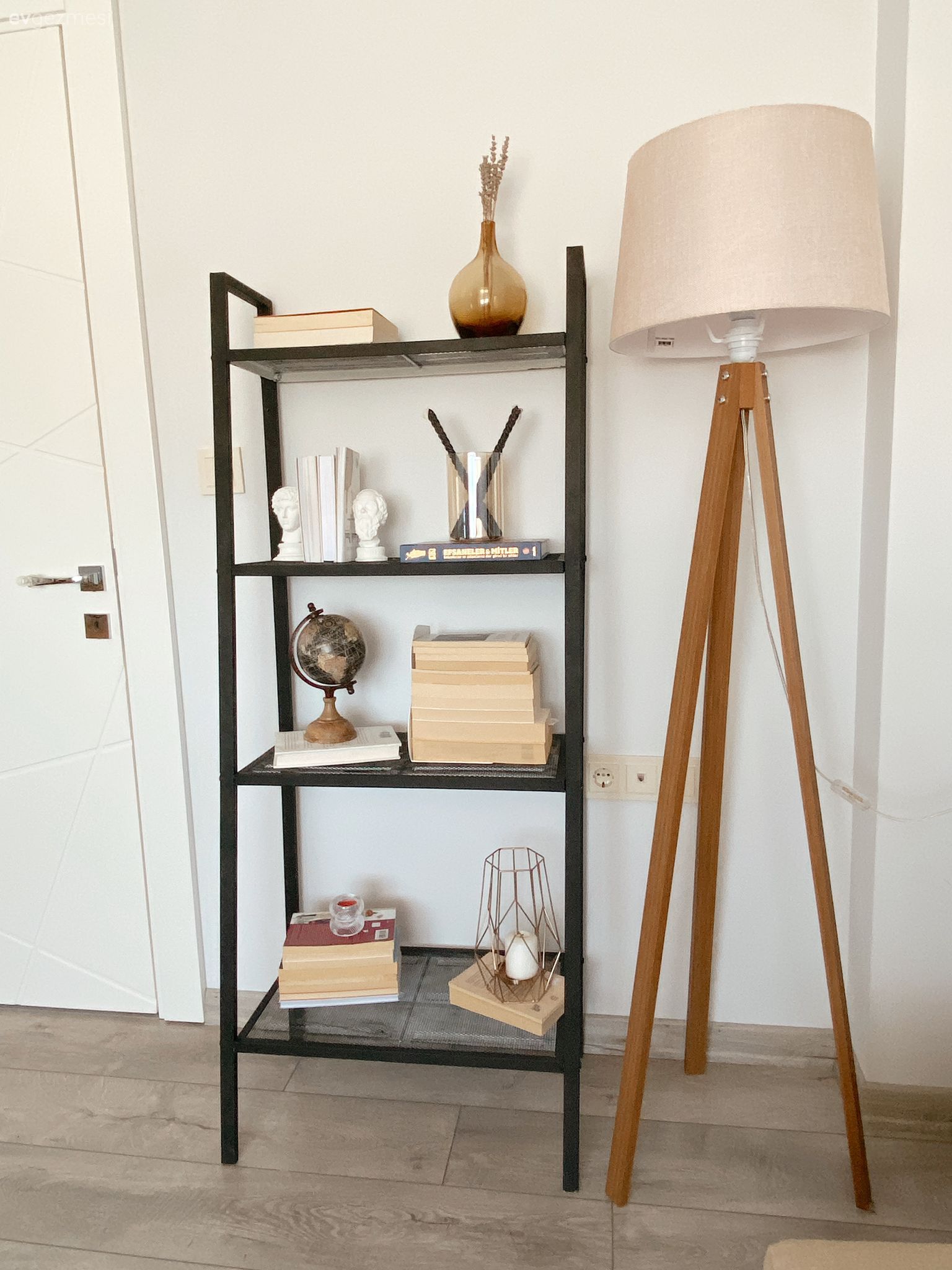 Kitaplık, Lambader, Aydınlatma