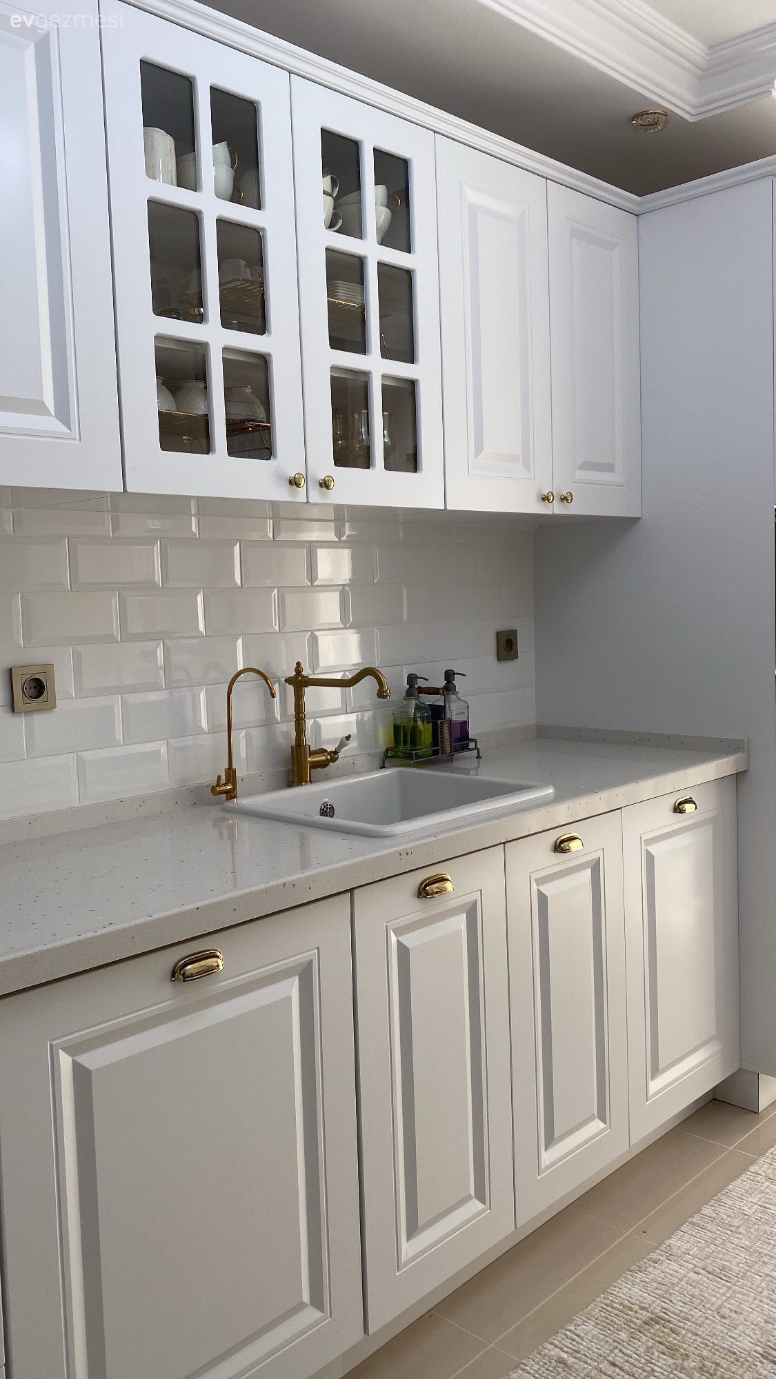 Öncesi&Sonrası: Bu Mutfağın Yeni Haline Beyaz Damga Vurmuş