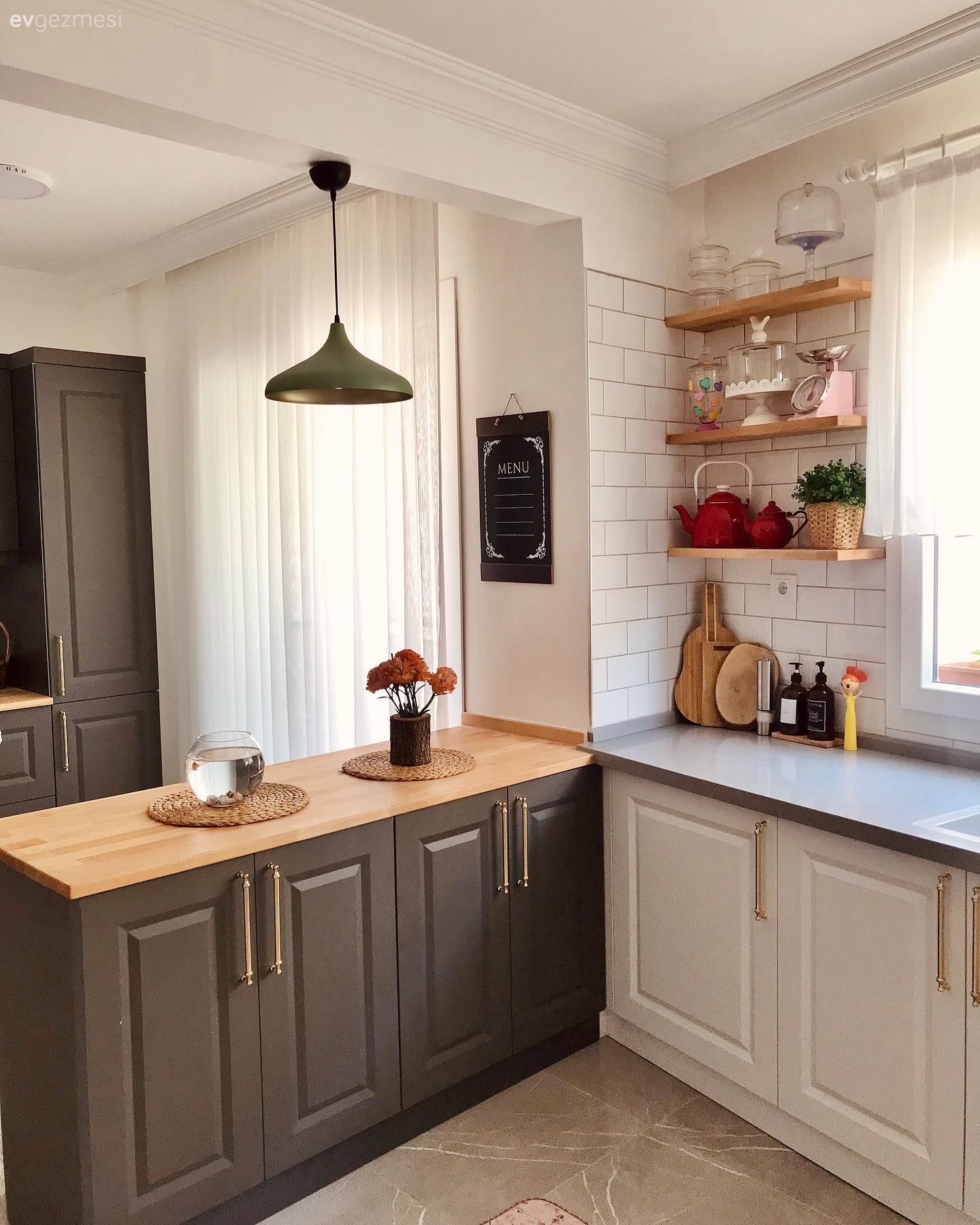 Mutfak, Modern mutfak, Beyaz, Antrasit  , Ada mutfak, Ahşap mutfak tezgahı, Mutfak tezgahı, Mutfak rafı, Metro seramik, Seramik, Sarkıt, Aydınlatma, Yeşil, Mutfak Avize Modelleri, Altın