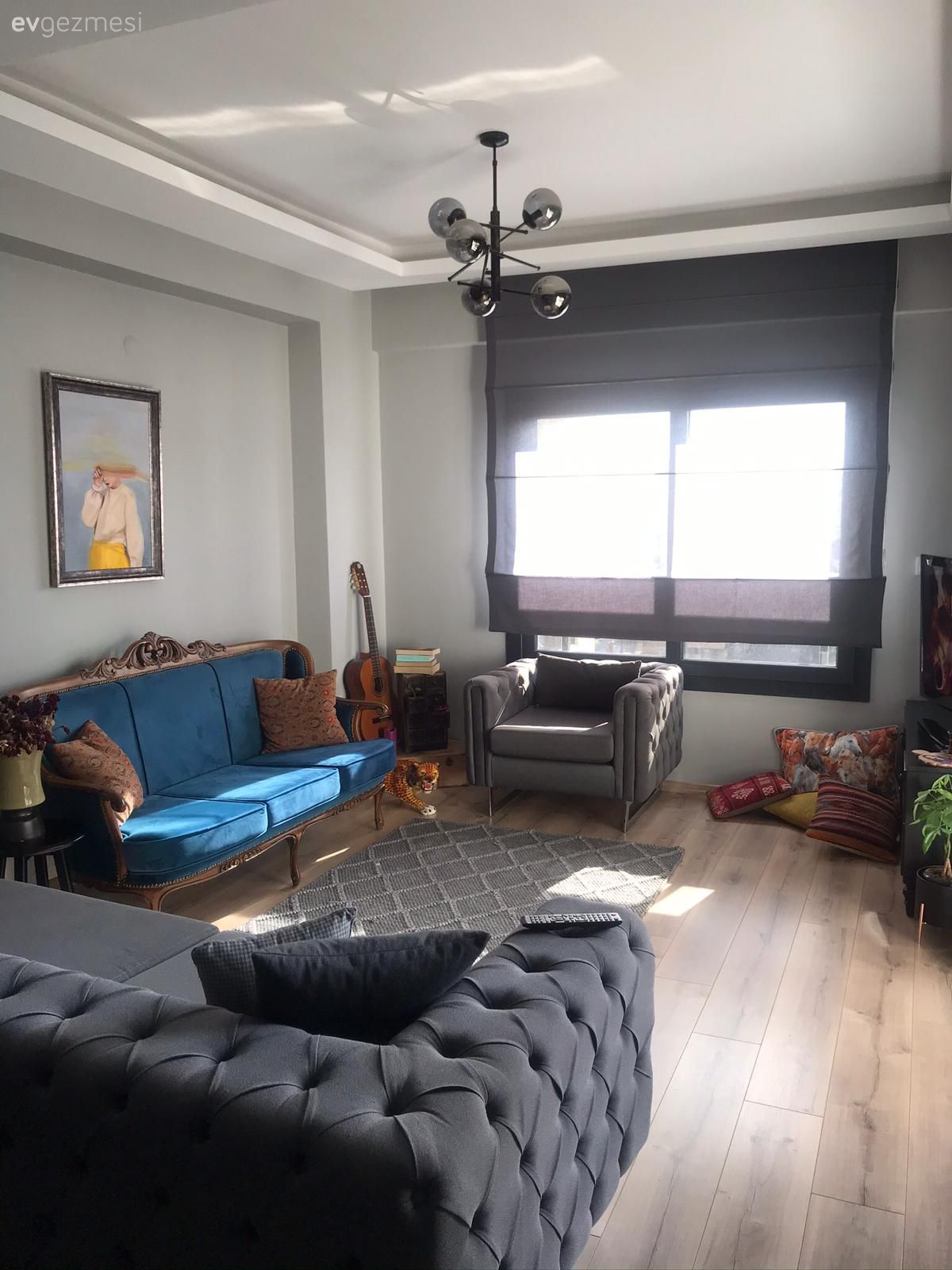 Salon, Modern rustik, Mavi, Antrasit  , Ahşap Mobilya, Tablo, Duvar dekorasyonu, Modern chesterfield, Berjer, Stor perde, Parke, Avize, Aydınlatma