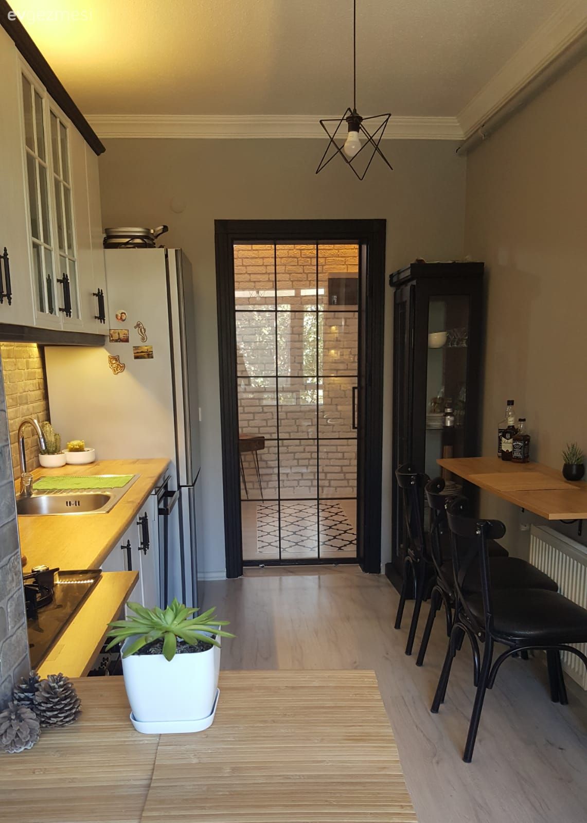 Mutfağında Yer Olmayanlar İçin İki Kişilik Masa Modelleri!