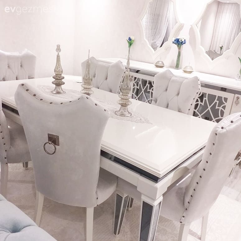 Mavinin Açık Tonunda Hayat Bulan Klasik Bir Dekor