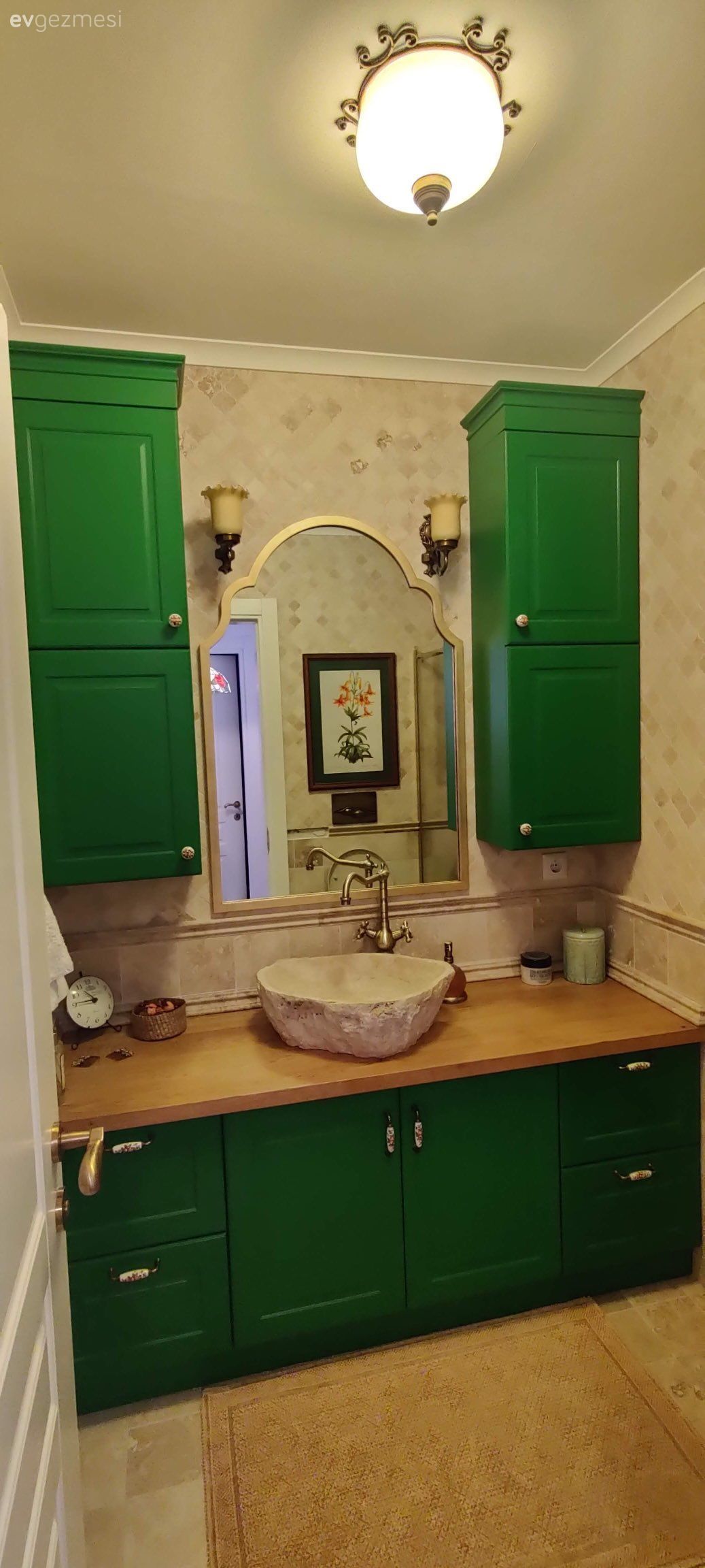 Ev Gezmesi: Yeşilin Cazibesi Banyoda Rustiğin Sıcaklığı da Mutfakta!