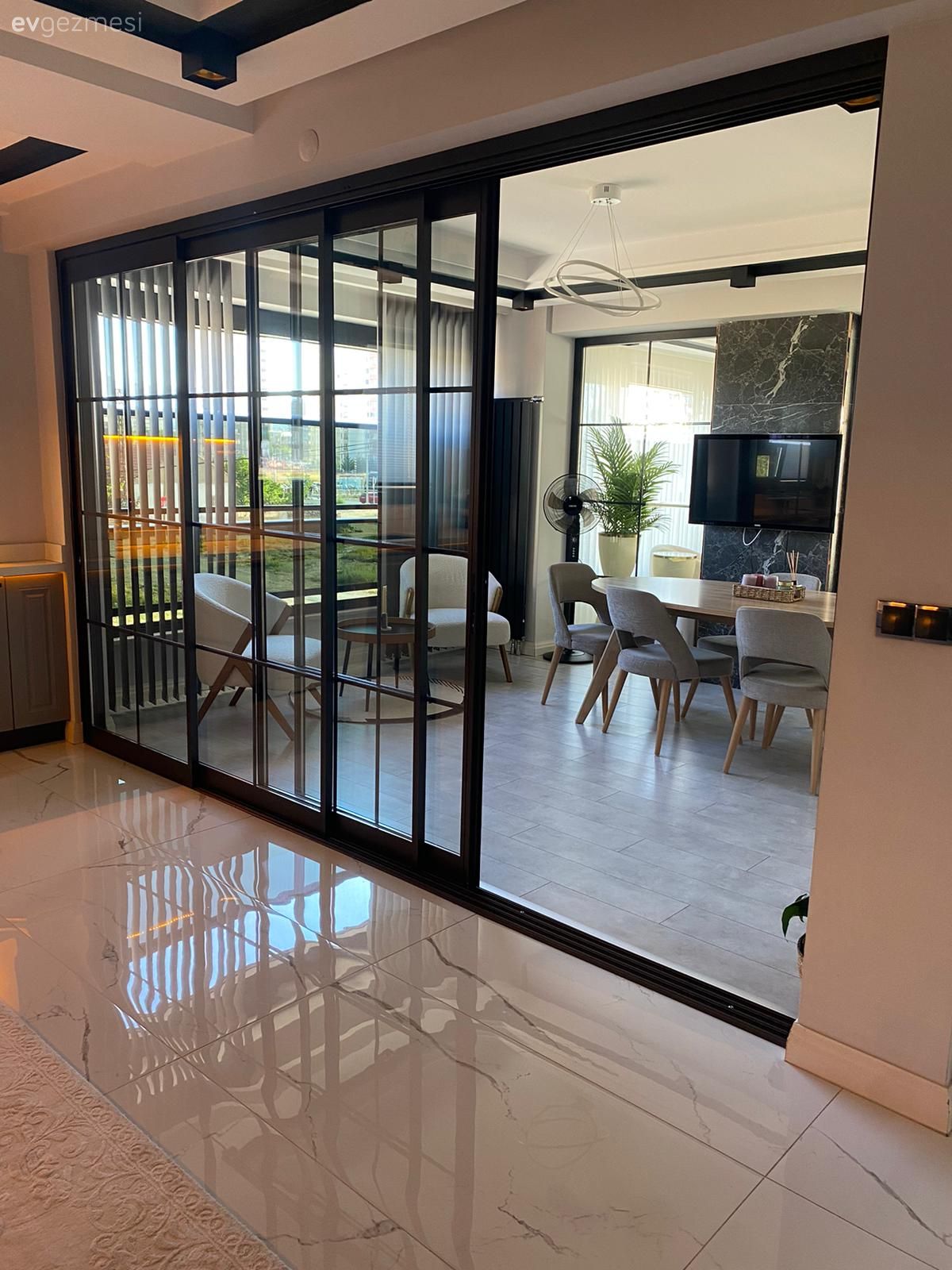 Bu Kayseri Evinde Cam Kapıların Şeffaflığı Tüm Evi Kuşatmış!