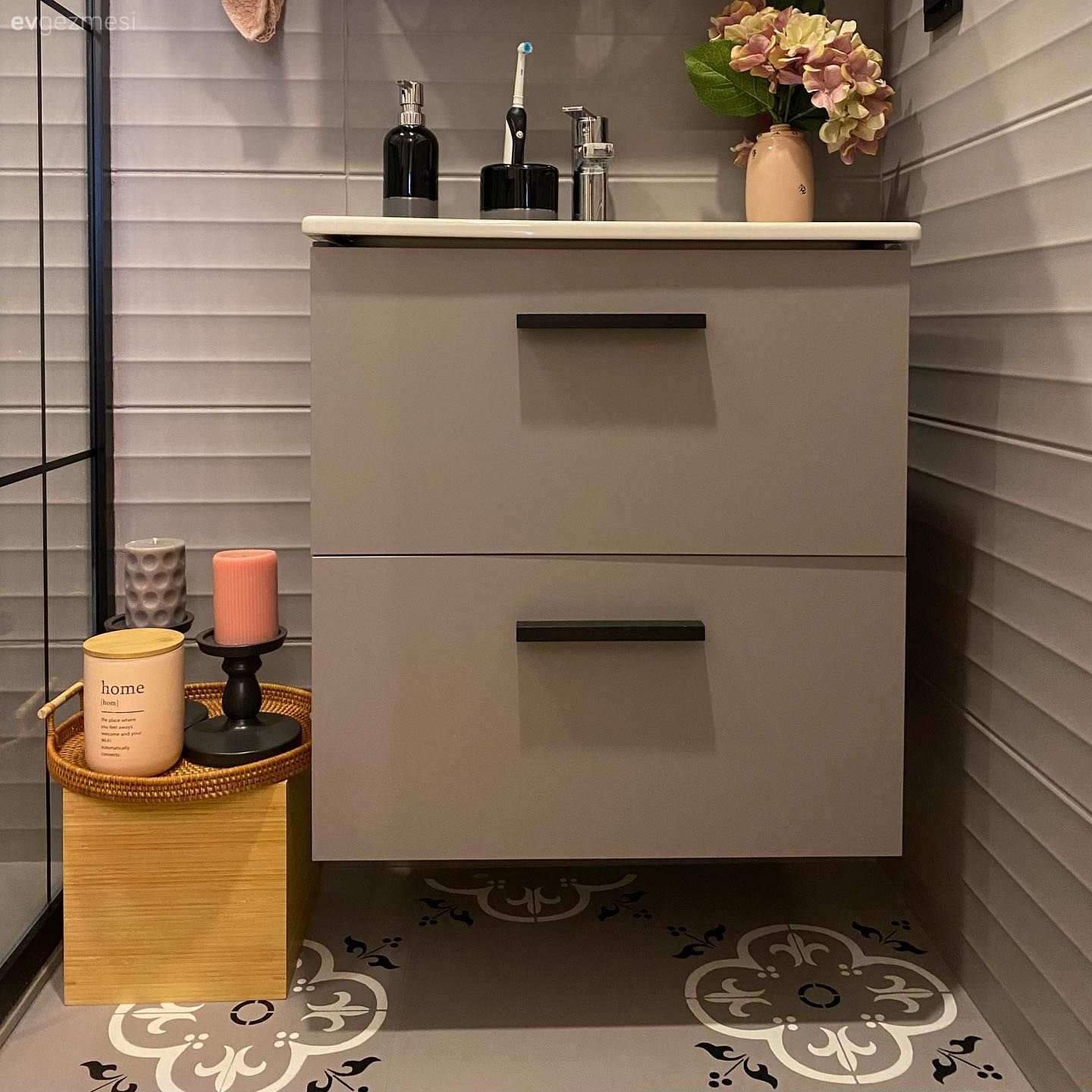 Değişen Bu Banyoya Yeni Renkleri Samimiyet Katmış!