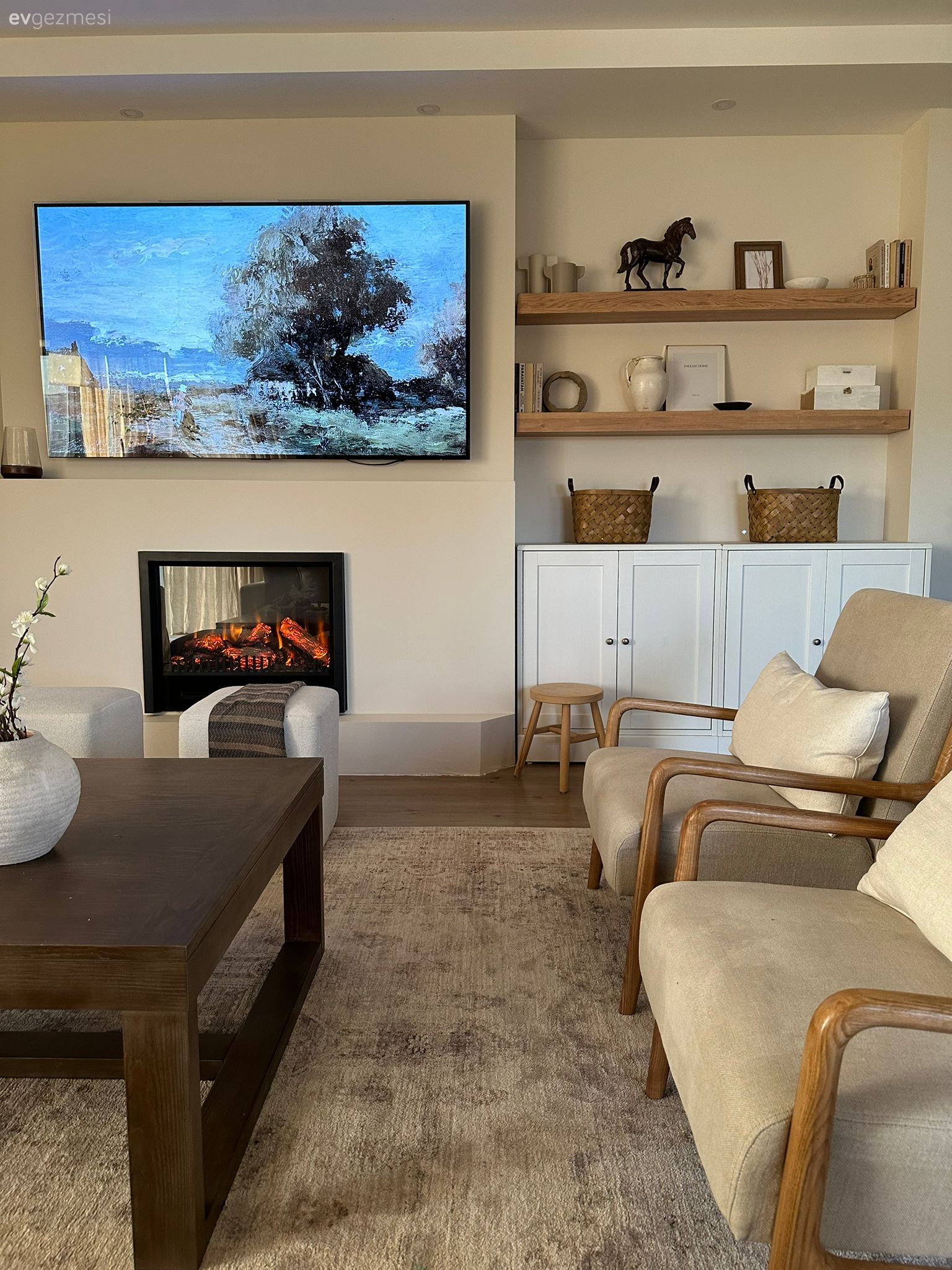 Bu Evde Küçük Çocuğa Rağmen Beyaz Renk Baş Rolde Olmuş